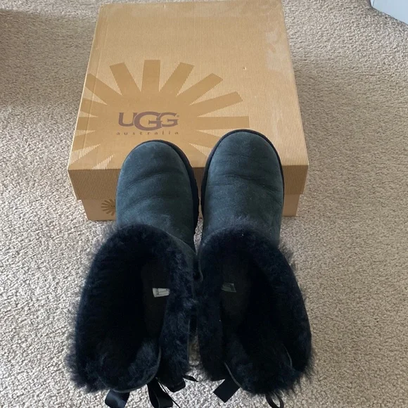 “Ugg Australia” K Bailey Bow, black boot; size6 - Picture 8 of 16